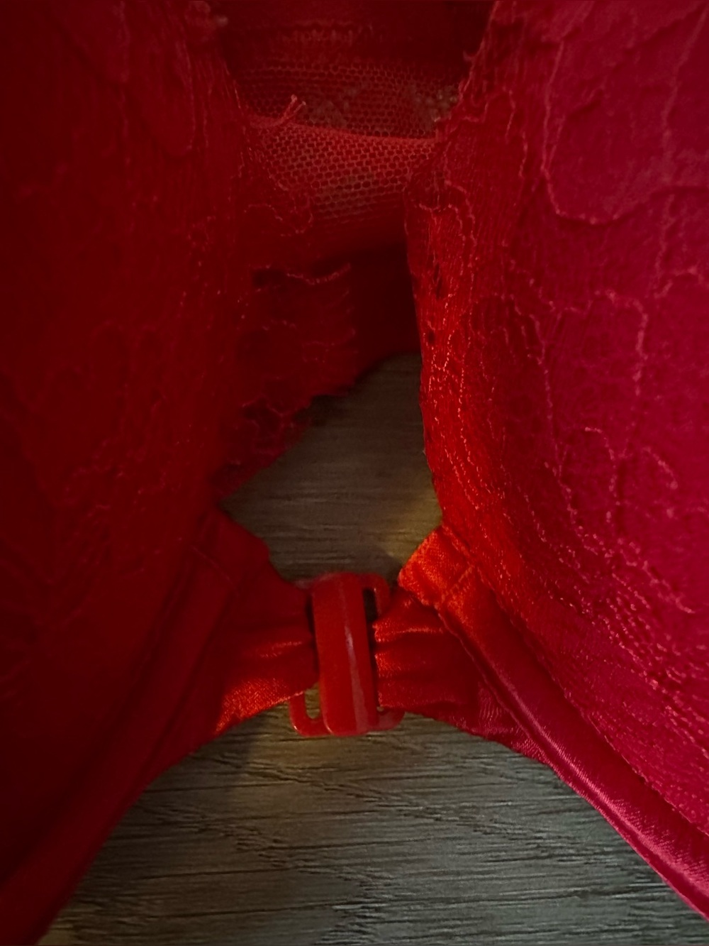 Victoria’s Secret Red Lace Bombshell Plunge Bra adds 2 cup sizes 38C - Picture 5 of 7